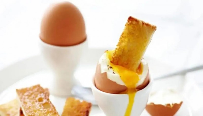 巧克力饼干做蛋糕_王室成员最喜欢的食物揭晓，从炸鱼薯条到女王最喜欢的巧克力饼干蛋糕_巧克力饼干王子