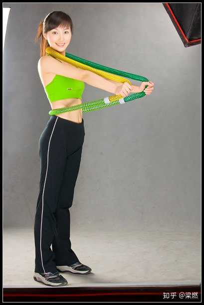 腾龙广角变焦镜头_腾龙2470是一款经典的变焦镜头,因其广泛的应用范围和出色_腾龙镜头变焦环很紧