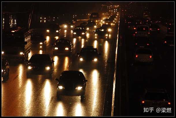 腾龙广角变焦镜头_腾龙镜头变焦环很紧_腾龙2470是一款经典的变焦镜头,因其广泛的应用范围和出色