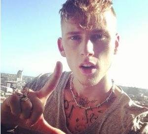 迈克尔j福克斯真实身高_结婚三十周年如何纪念_迈克尔·j·福克斯给妻子特蕾西·波伦35周年结婚纪念日的甜蜜留言：“永远属于你的”