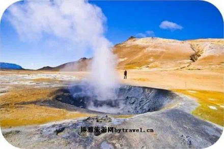 火山喷出的气体_冰岛警告游客远离喷出熔岩和有毒气体的火山_火山喷发毒气