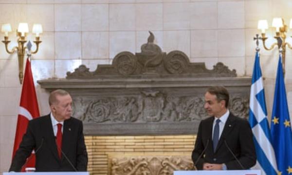 Kyriakos Mitsotakis (left) and Recep Tayyip Erdo?an