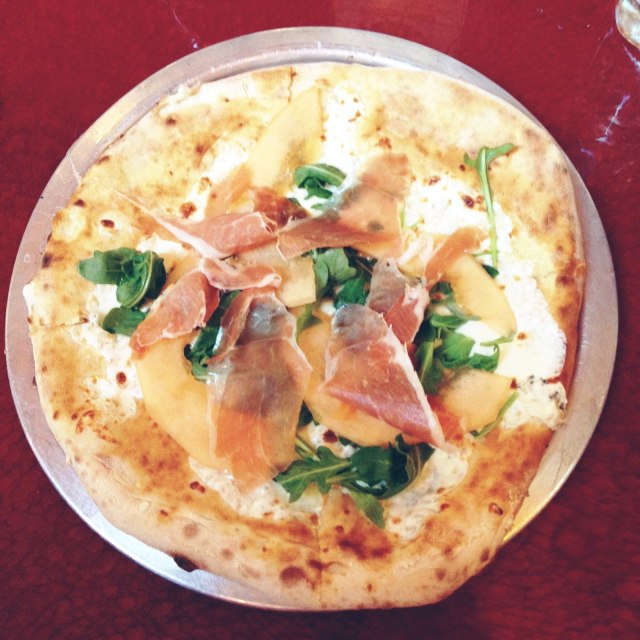 巧克力饼干做蛋糕_王室成员最喜欢的食物揭晓，从炸鱼薯条到女王最喜欢的巧克力饼干蛋糕_巧克力饼干蛋糕图片