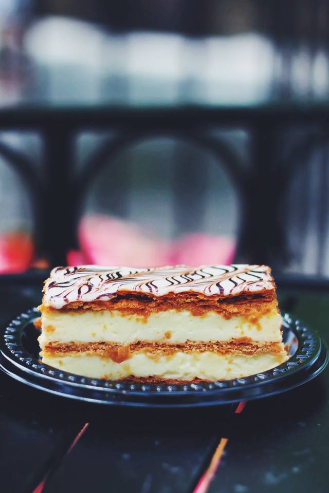 巧克力饼干做蛋糕_巧克力饼干蛋糕图片_王室成员最喜欢的食物揭晓，从炸鱼薯条到女王最喜欢的巧克力饼干蛋糕